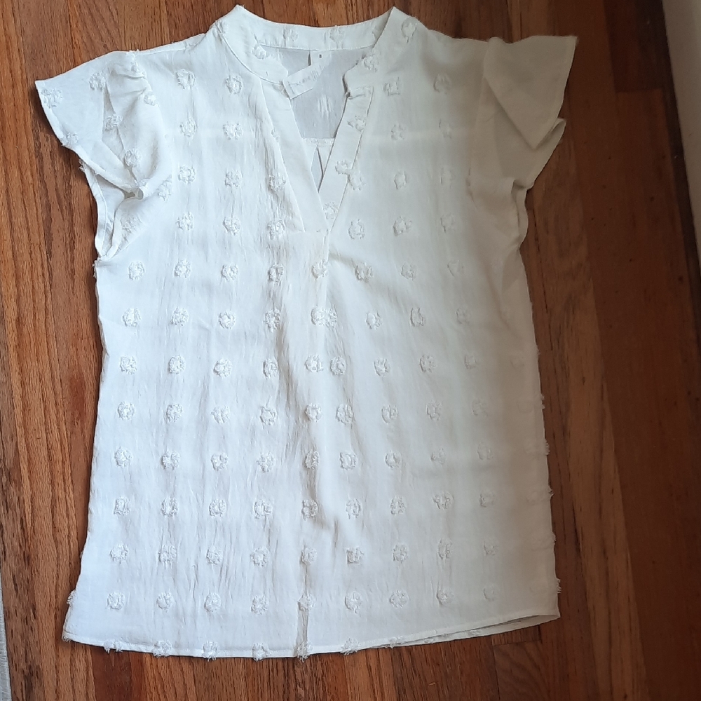 Textured White Top Split Neck Flutter Sleeve Small